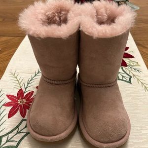 Ugg Bailey Bow - toddler girls size 8 used pink/lavender